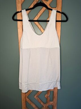 Soft Gray Lululemon Sleeveless Scoop Neck Tank Top
